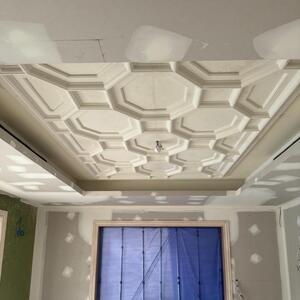 Ceiling installation in progress! Our ACC3a and ACC3b standard coffered panels cut down using pattern sizes for a seamless finish. 

#allplasta #silvercornices #tdplastering #cofferedceiling #cofferedpanels #ceilingpanels #plaster #georgian #patterned #handmade #quality #decorative #interiordesign #ceilingdesign