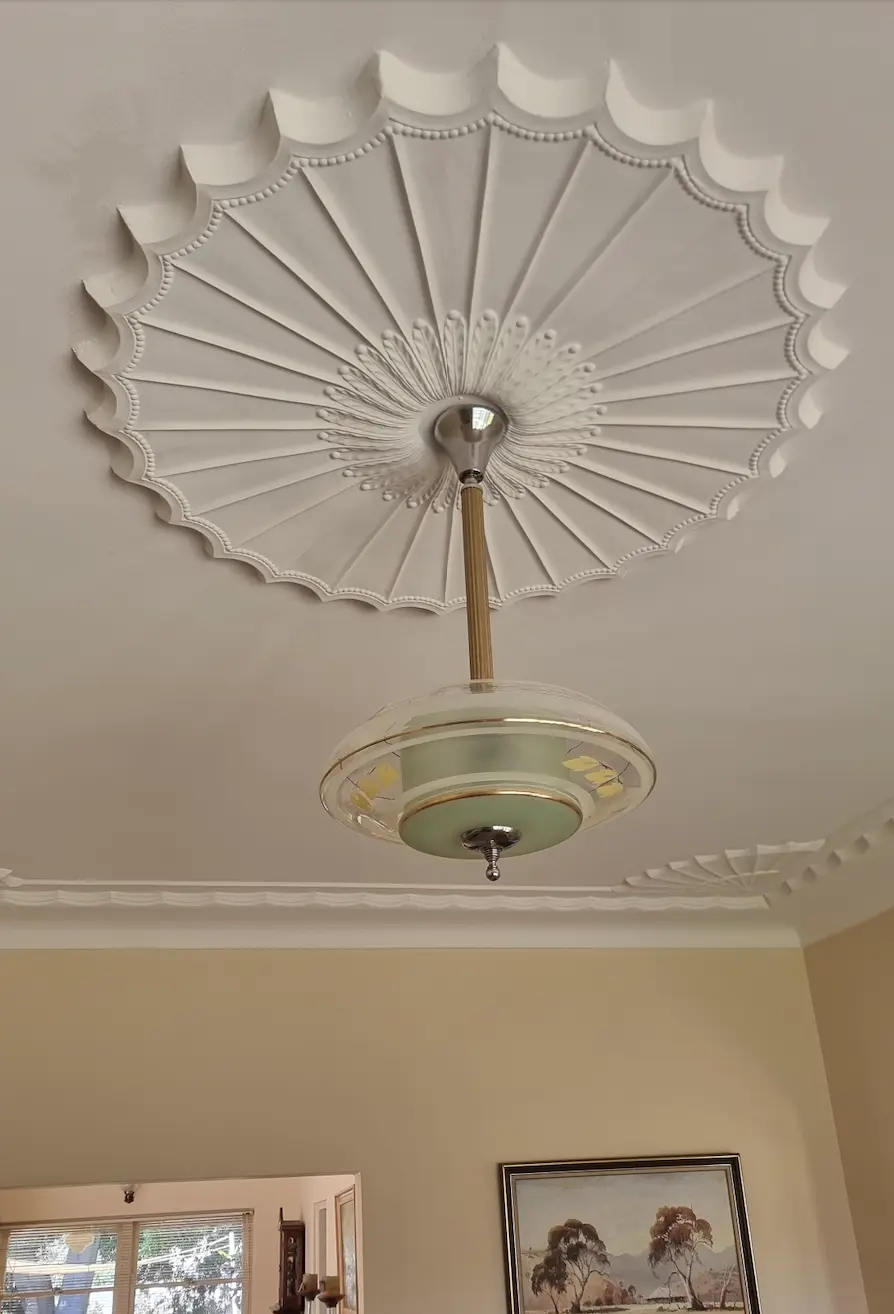 AR31 Ceiling Rose with pendant