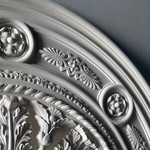Inspiration!!! Victorian AR145V vented ceiling rose featuring acanthus leaf patterns.

Visit our website linked in bio to view similar products.

#allplasta #silvercornices #tdplastering #ceilingrose #ceilingcentre #plaster #quality #handmade #wilberforce #sydney #acanthusleaf #decorativecornice #patterned #victorian #ceilings #ceilingdesign #plastering #satisfying #detail