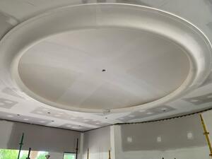 Kenthurst Project by @younangroupco coming along nicely! 🏡

This beautiful residence features our AD9 dome and ADP9 light pelmet. Supplied and made by us in 4 sections these products join to measure an impressive 4 metre diameter. 

Custom archways along with ASE2 and RA2 arch sets have also been installed to elevate hallways and ceilings, adding an elegant touch! 

#allplasta #kenthurst #younangroupco #ceilingdome #custom #quality #handmade #hallwaydecor #ceilingdesign #interiordesign #decorativeplaster